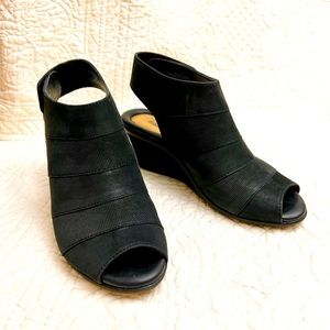 Earth Coriander Wedge Sandal Size 7 black
